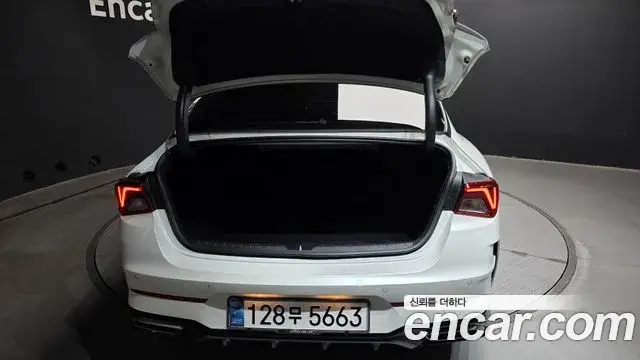 Kia K5 2021 — Şəkil 10/20