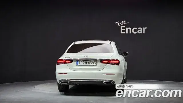 Mercedes-Benz E-Class 2020 — Фото 4/20