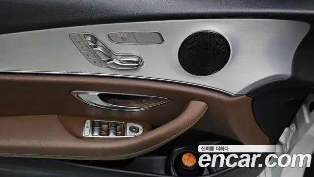 Mercedes-Benz E-Class 2020 — Фото 18/20