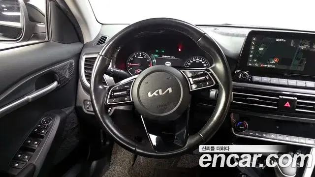 Kia Seltos 2022 — ფოტო 15/20