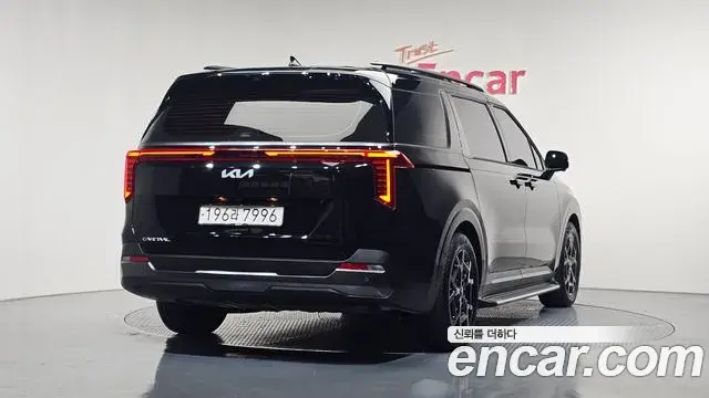 Kia Carnival 2023 — Фото 2/20