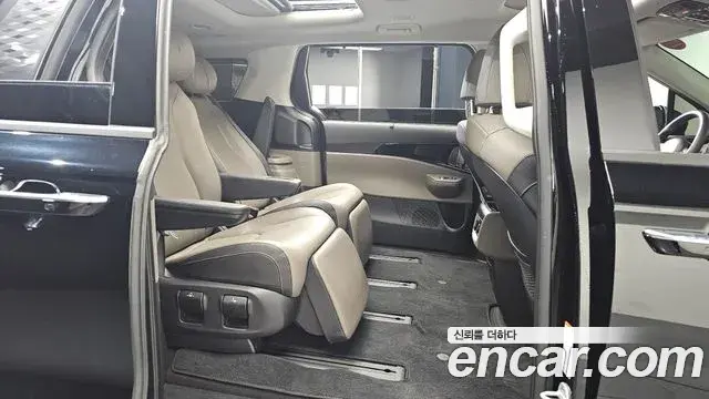 Kia Carnival 2023 — Фото 12/20
