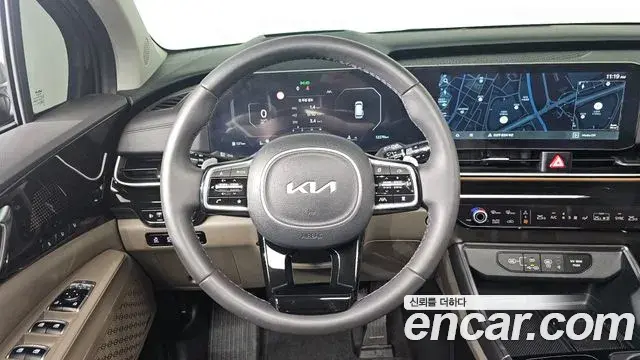 Kia Carnival 2023 — Фото 17/20