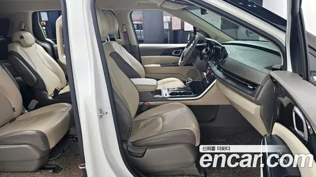 Kia Carnival 2021 — Photo 18/20