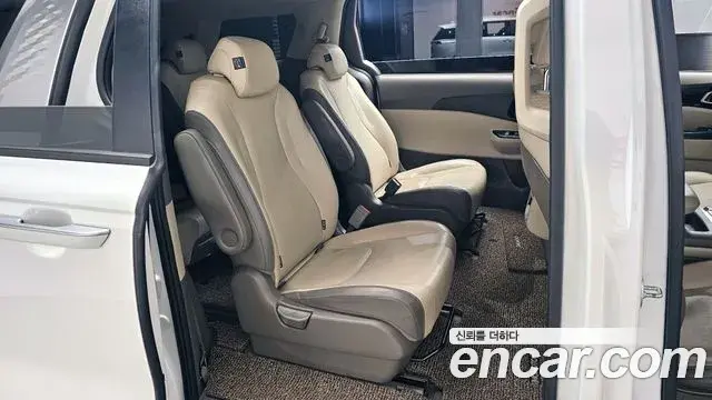 Kia Carnival 2021 — Photo 13/20