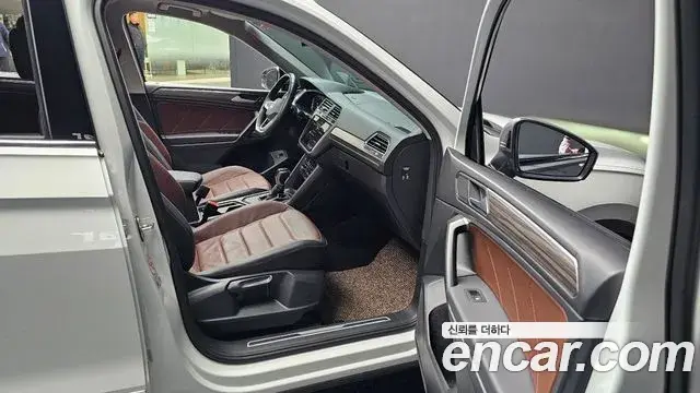 Volkswagen Tiguan Allspace 2023 — Фото 10/20