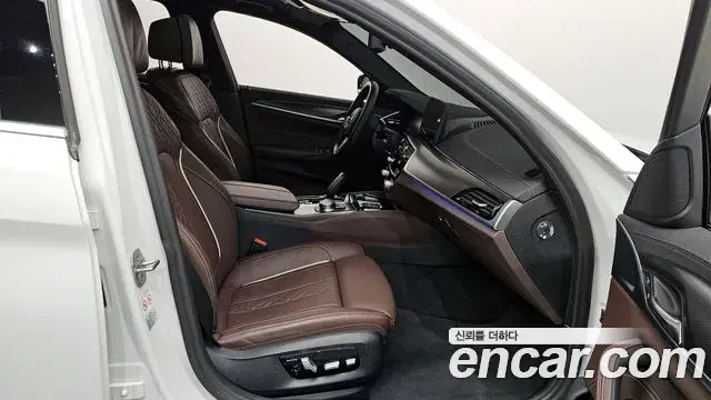 BMW 5 Series 2022 — Şəkil 10/20