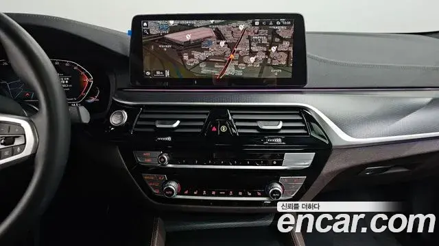 BMW 5 Series 2022 — Şəkil 12/20