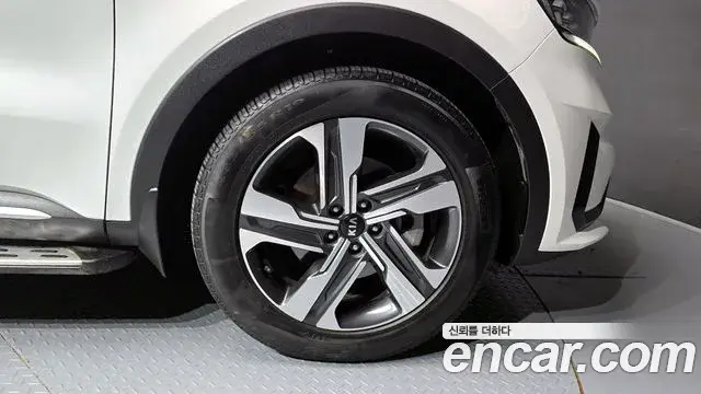 Kia Sorento 2021 — Фото 5/20