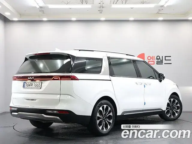 Kia Carnival 2023 — Фото 3/20