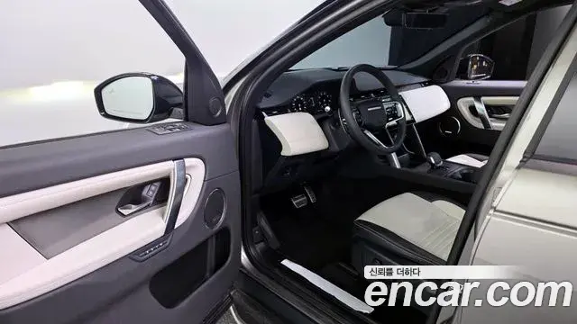 Land Rover Discovery Sport 2025 — Фото 10/20