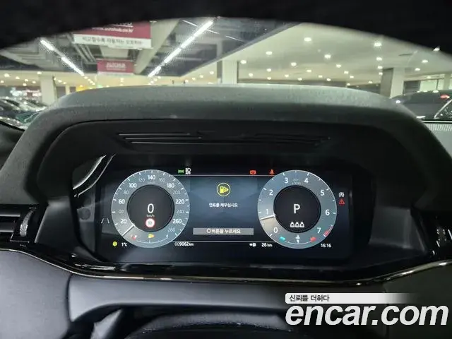 Land Rover Range Rover Evoque 2025 — Photo 10/20
