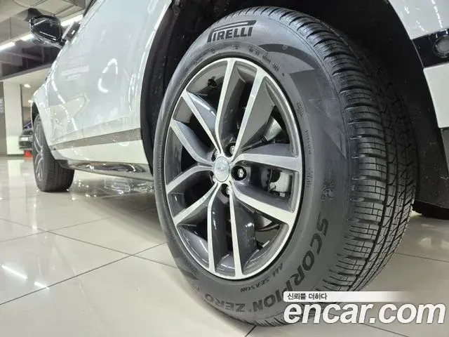 Land Rover Range Rover Evoque 2025 — Photo 1/20