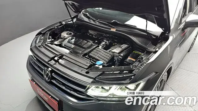 Volkswagen Tiguan 2021 — Photo 7/20