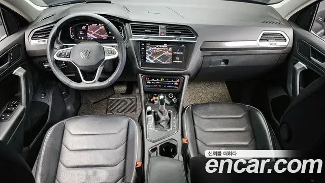 Volkswagen Tiguan 2021 — Photo 8/20