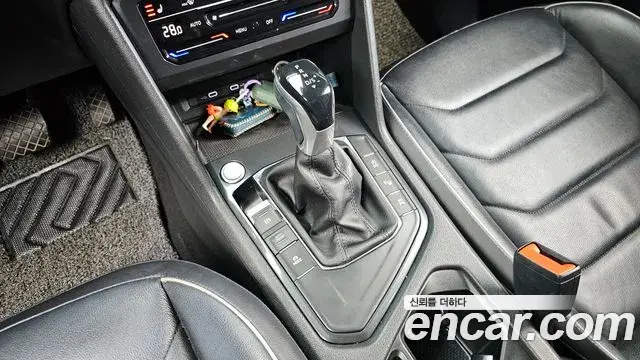 Volkswagen Tiguan 2021 — Photo 13/20