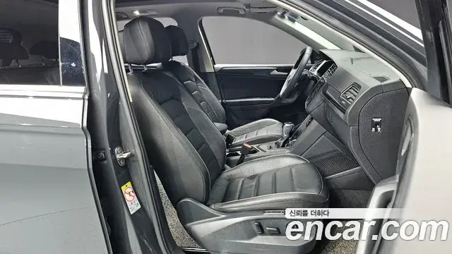 Volkswagen Tiguan 2021 — Photo 19/20