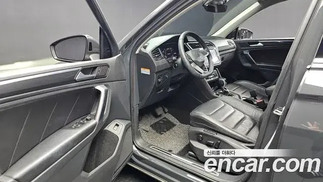 Volkswagen Tiguan 2021 — Photo 16/20
