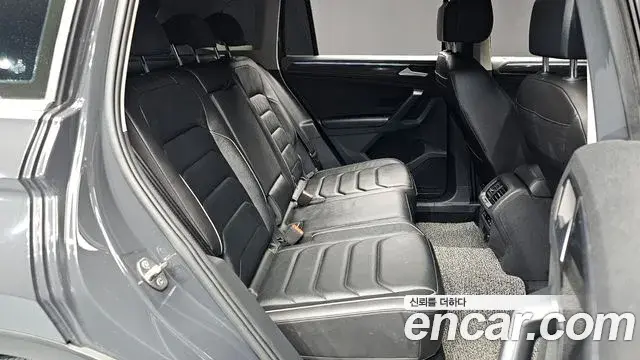 Volkswagen Tiguan 2021 — Photo 10/20