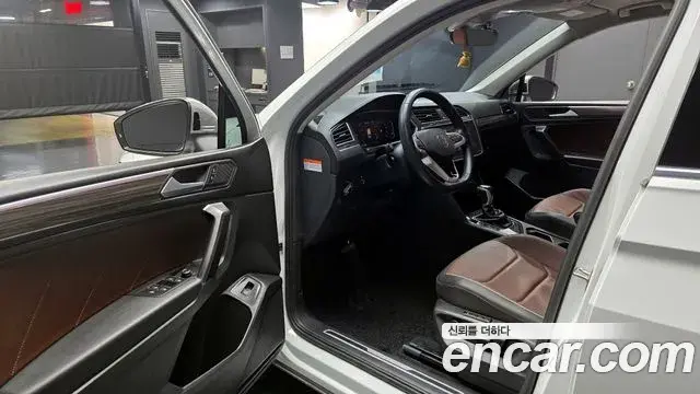 Volkswagen Tiguan Allspace 2023 — Фото 10/20