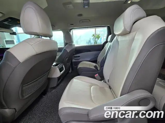 Kia Carnival 2021 — Фото 8/20