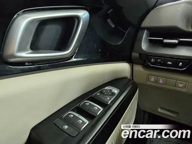 Kia Carnival 2021 — Фото 18/20