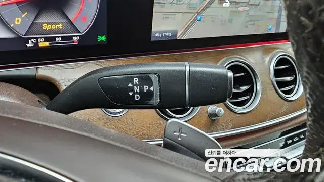 Mercedes-Benz E-Class 2018 — Şəkil 8/20