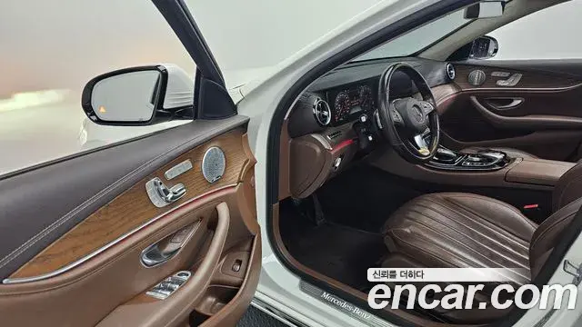 Mercedes-Benz E-Class 2018 — Şəkil 11/20