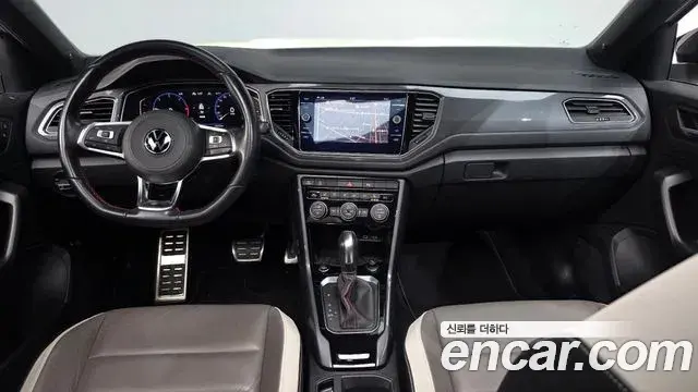 Volkswagen T-Roc 2021 — ფოტო 13/20