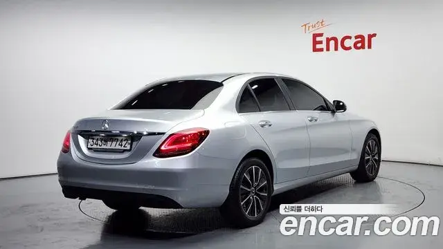 Mercedes-Benz C-Class 2019 — Şəkil 10/20