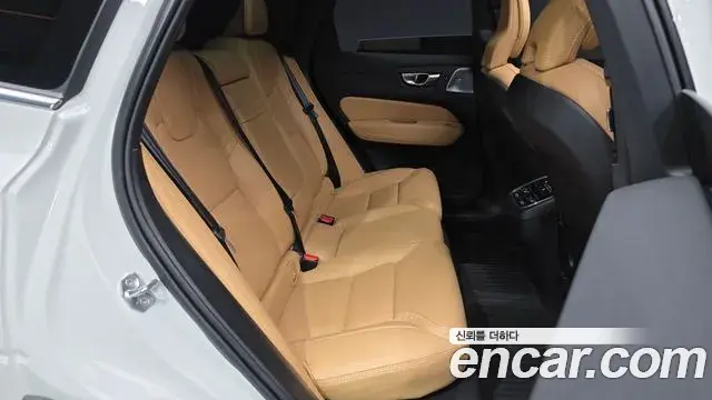 Volvo XC60 2021 — Şəkil 17/20
