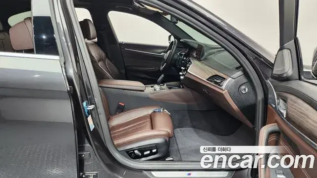 BMW 5 Series 2020 — Şəkil 7/20