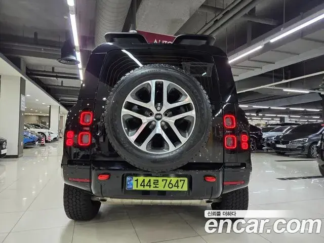 Land Rover Defender 2025 — Фото 3/20