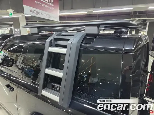 Land Rover Defender 2025 — Фото 18/20