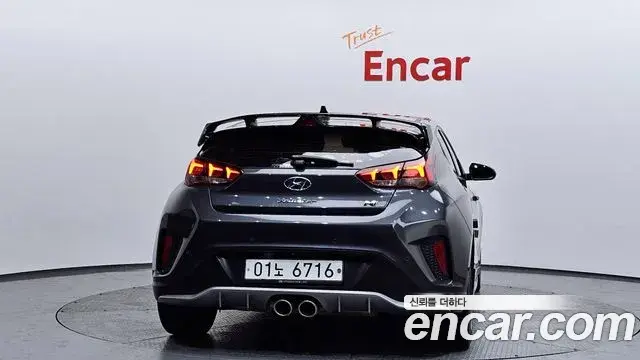Hyundai Veloster 2018 — ფოტო 19/20