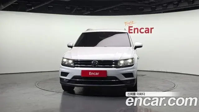 Volkswagen Tiguan 2018 — Şəkil 8/20