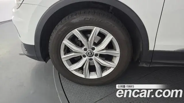 Volkswagen Tiguan 2018 — Şəkil 9/20