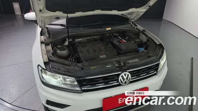 Volkswagen Tiguan 2018 — Şəkil 20/20