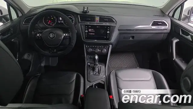 Volkswagen Tiguan 2018 — Şəkil 16/20