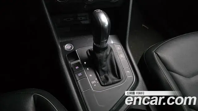Volkswagen Tiguan 2018 — Şəkil 17/20