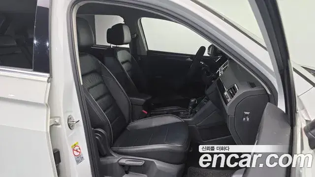 Volkswagen Tiguan 2018 — Şəkil 10/20