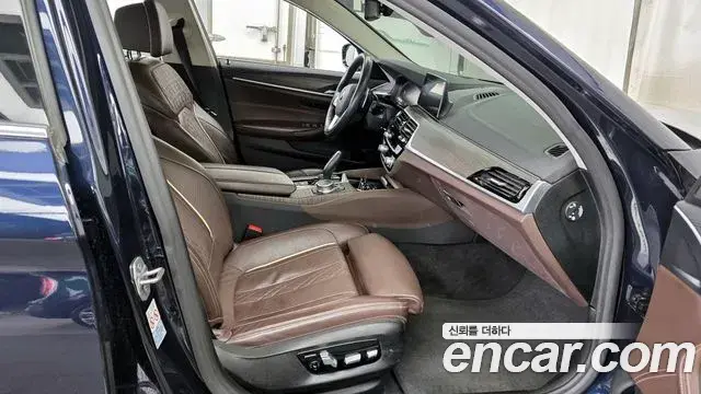 BMW 5 Series 2020 — Фото 11/20