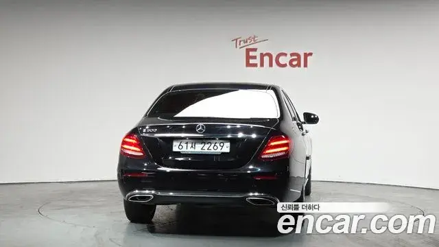 Mercedes-Benz E-Class 2018 — Photo 20/20