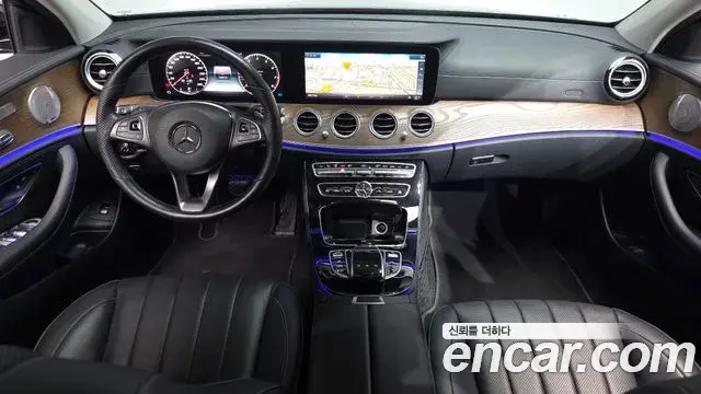Mercedes-Benz E-Class 2018 — Photo 6/20