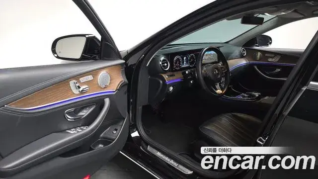 Mercedes-Benz E-Class 2018 — Photo 7/20