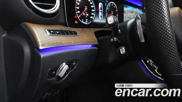 Mercedes-Benz E-Class 2018 — Photo 18/20