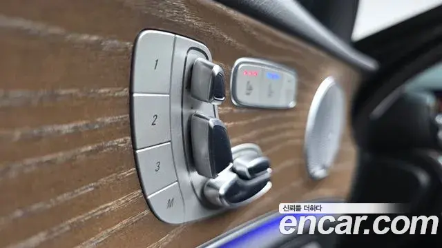 Mercedes-Benz E-Class 2018 — Photo 16/20