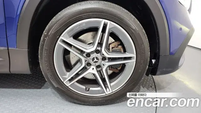 Mercedes-Benz GLB-Class 2020 — Şəkil 9/20