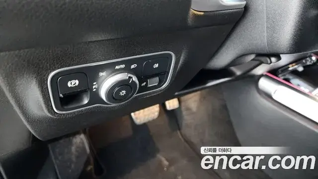Mercedes-Benz GLB-Class 2020 — Şəkil 16/20