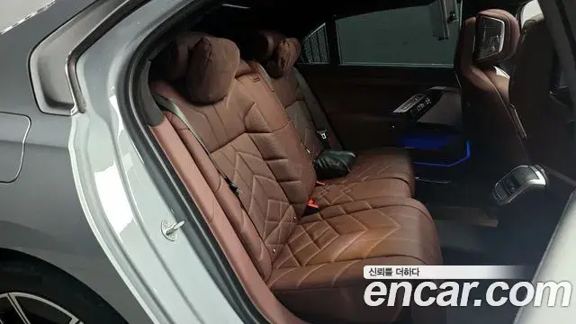 BMW 7 Series 2023 — Şəkil 9/20